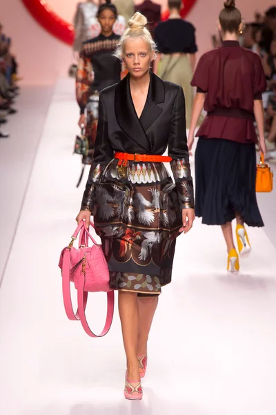 Look 39